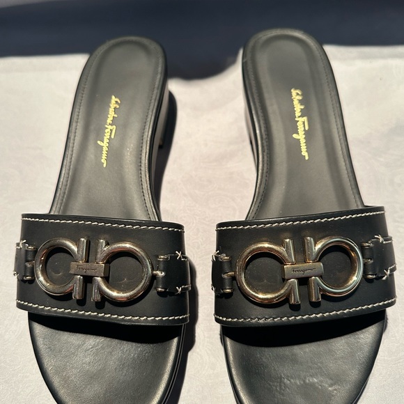Almost new. Salvadore Ferragamo slides open toe sandal. - Picture 7 of 11